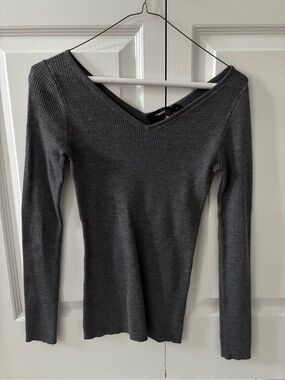Theory Charcoal Gray Ribbed V-Neck Long Sleeve Top